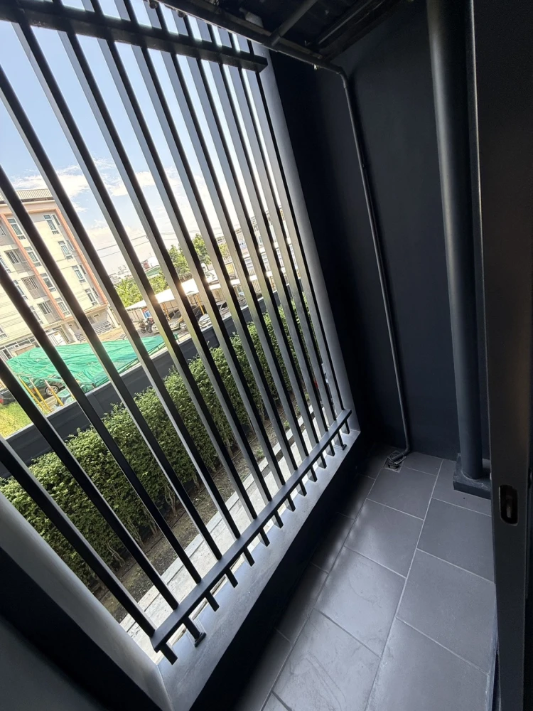 For sale: Blue Sukhumvit 105. Beautiful unit, great location. Buy now!!