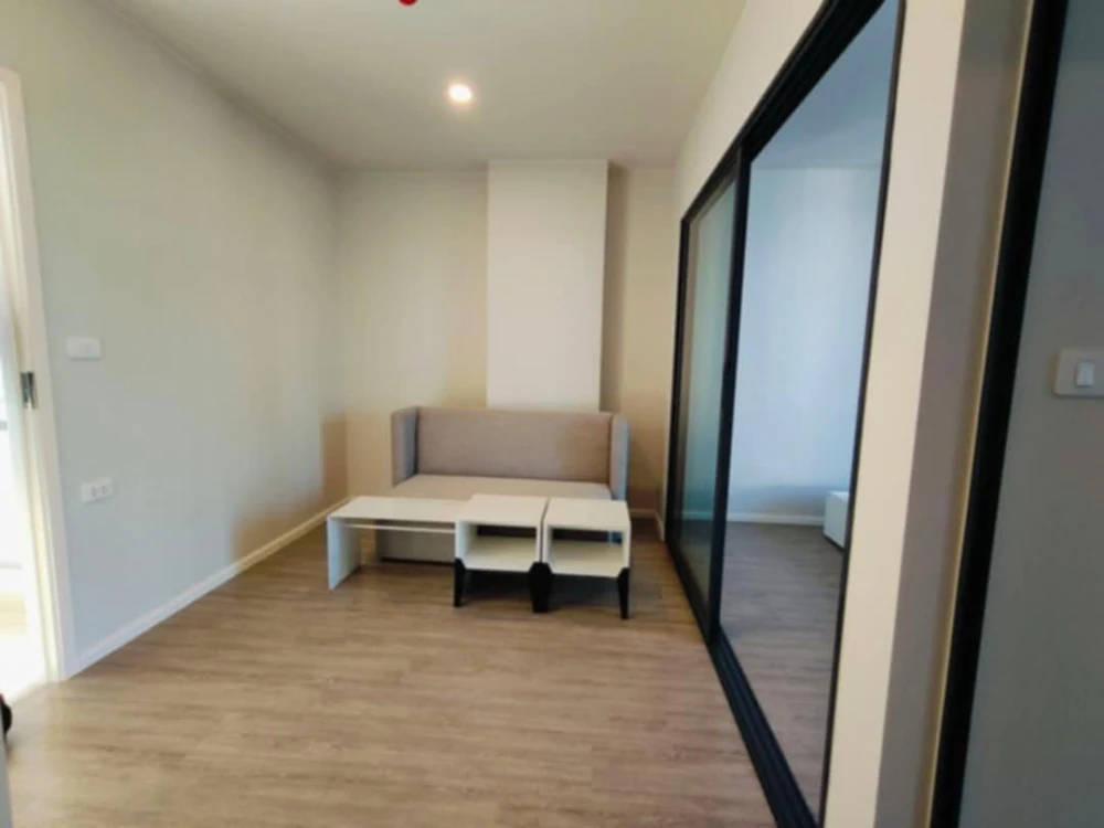 For sale: Blue Sukhumvit 89, corner room, not attached to other rooms, next to fire escape, 8th floor, near amenities, don't miss it.