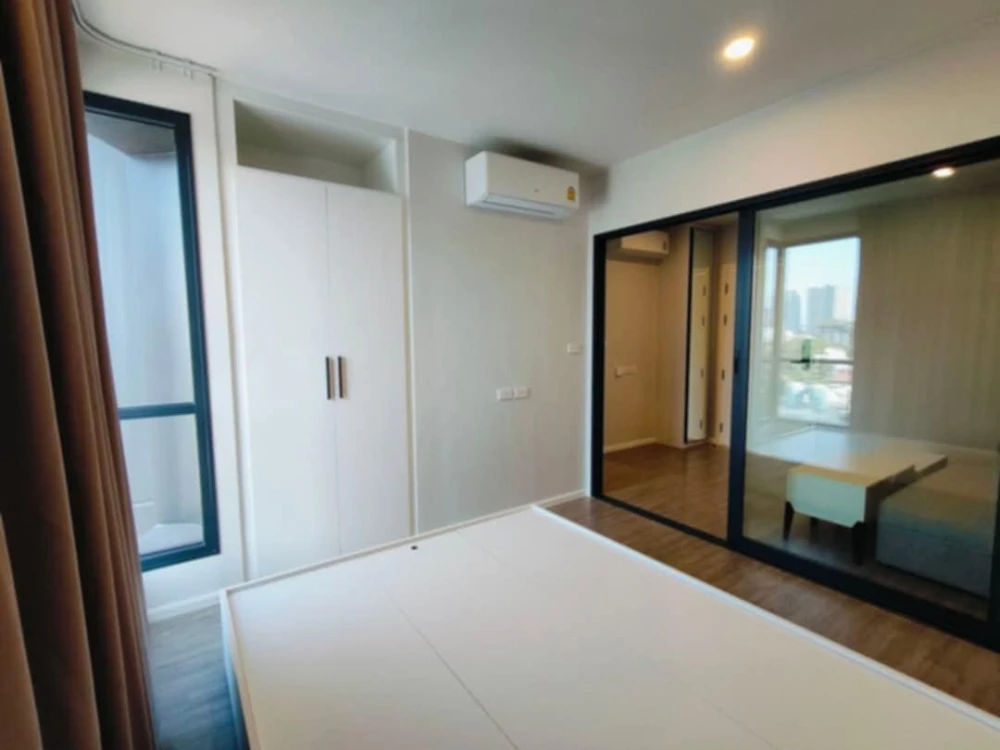 For sale: Blue Sukhumvit 89, corner room, not attached to other rooms, next to fire escape, 8th floor, near amenities, don't miss it.