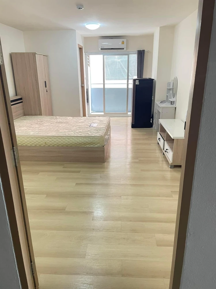 For sale: Bang Khae City Condo 1 - 2, fully furnished, closet, bed, mattress, curtains, very private and comfortable, hurry up and grab it.