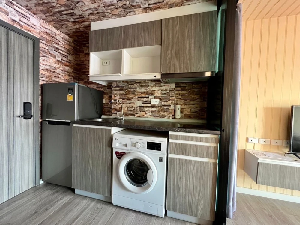 For sale: B-Loft Light Sukhumvit 107, 5th floor, nice room, fully furnished, book now.