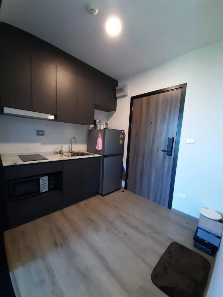 Selling Beat Bang Wa Interchange, 8th floor, pool view, complete facilities, good price, first come first served.