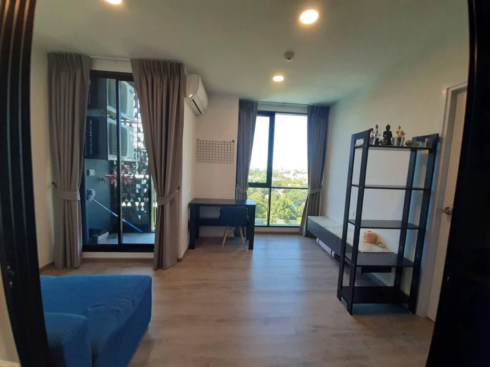 Selling Beat Bang Wa Interchange, 8th floor, pool view, complete facilities, good price, first come first served.