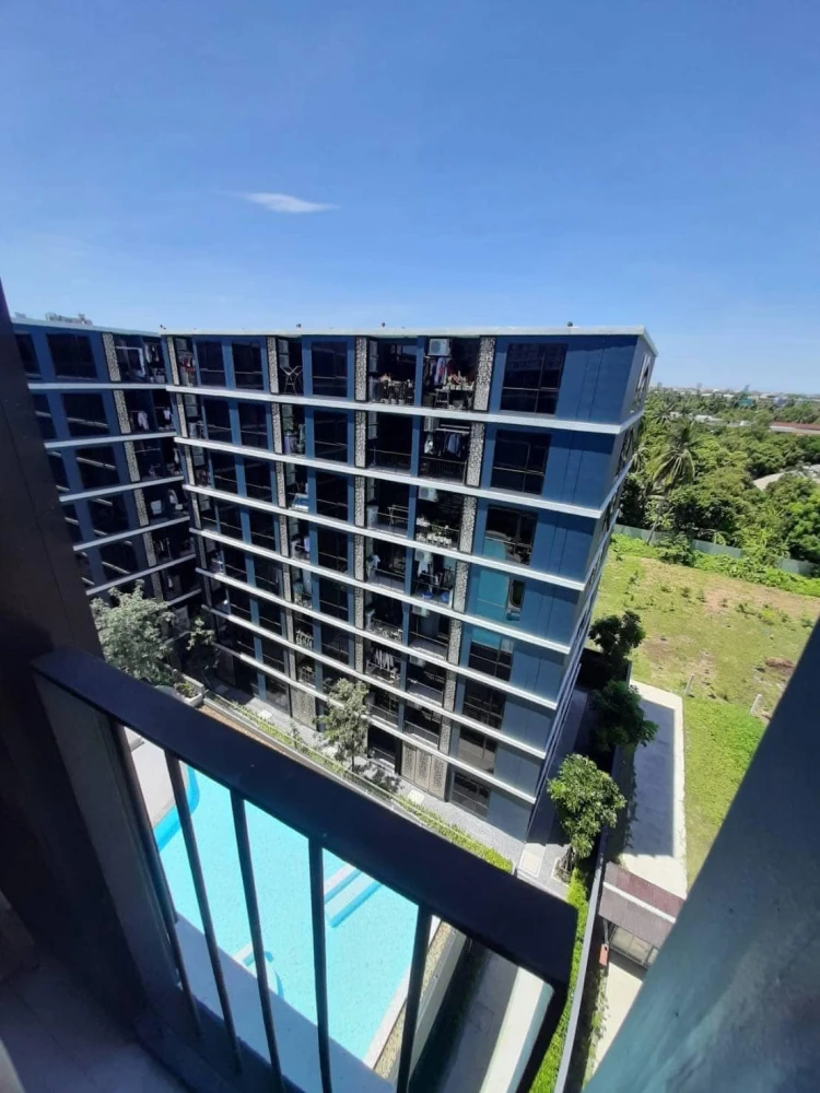 Selling Beat Bang Wa Interchange, 8th floor, pool view, complete facilities, good price, first come first served.