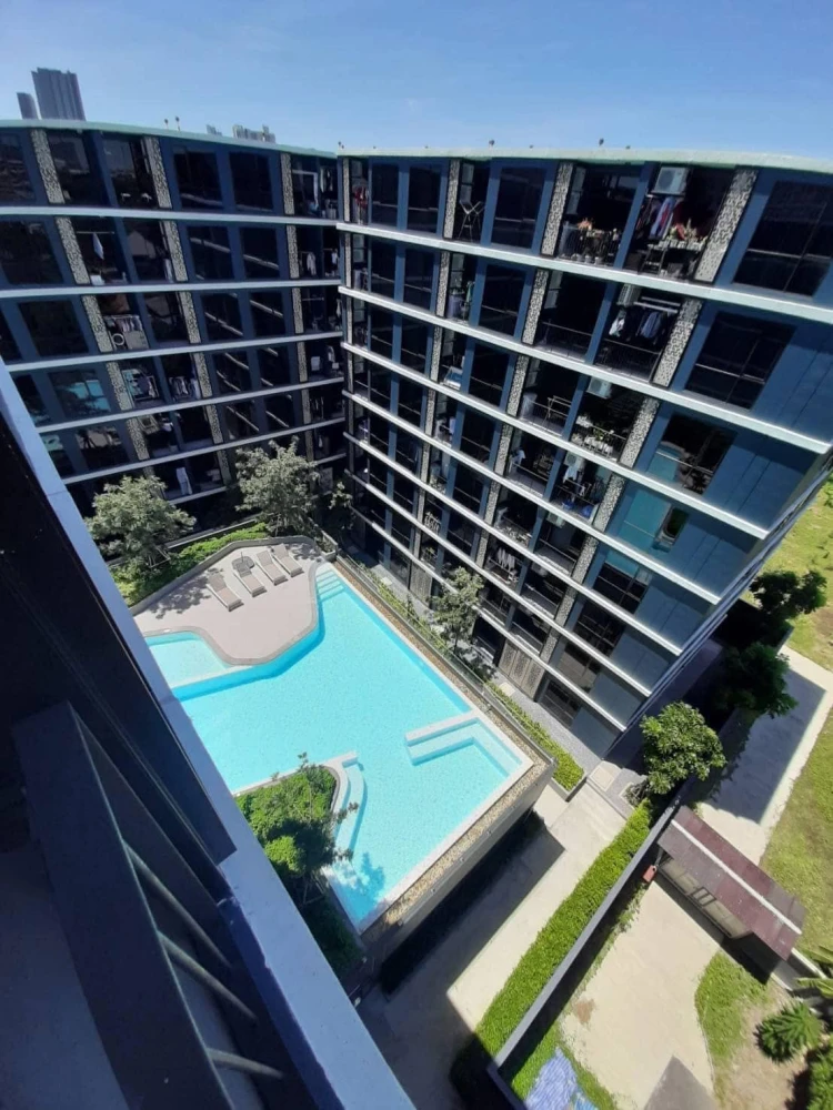Selling Beat Bang Wa Interchange, 8th floor, pool view, complete facilities, good price, first come first served.