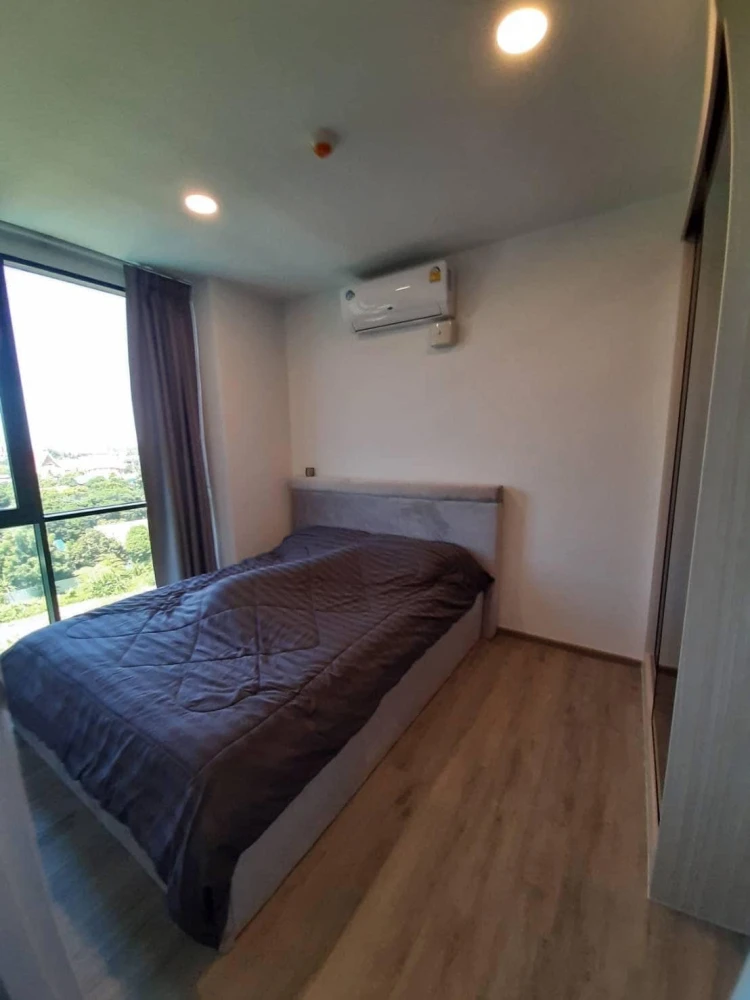 Selling Beat Bang Wa Interchange, 8th floor, pool view, complete facilities, good price, first come first served.