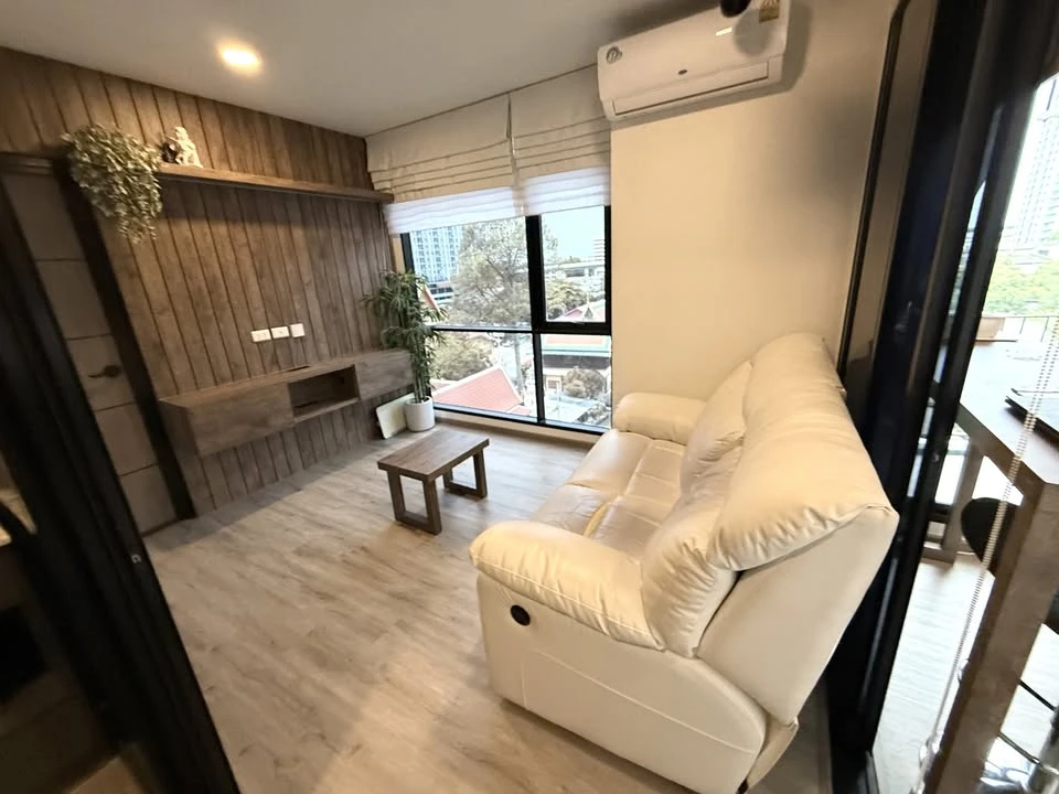 For sale: Beat Bangwa Interchange, corner room, confirmed very quiet because the room is next to the fire escape, fully built-in, can drag a suitcase images