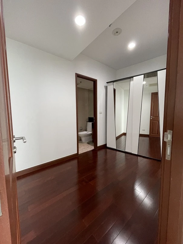 For sale: House, Ratchaprasong, 20th floor, corner room, fully furnished, book now, don't miss out.