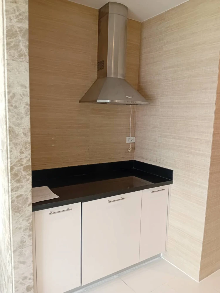 House for sale, Ratchaprasong, 22nd floor, very high, very spacious, quiet corner room, suitable for relaxation, book now.