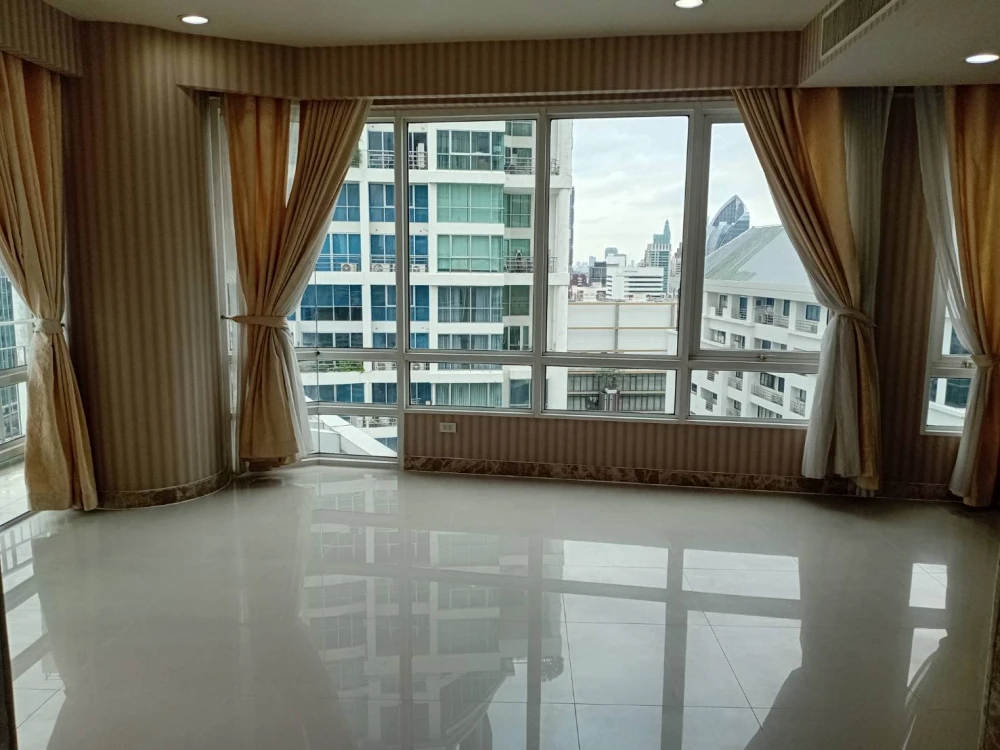 House for sale, Ratchaprasong, 22nd floor, very high, very spacious, quiet corner room, suitable for relaxation, book now.