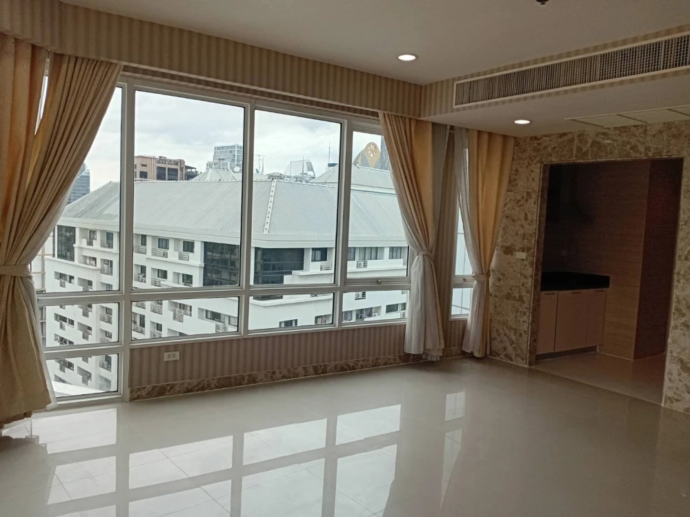 House for sale, Ratchaprasong, 22nd floor, very high, very spacious, quiet corner room, suitable for relaxation, book now.