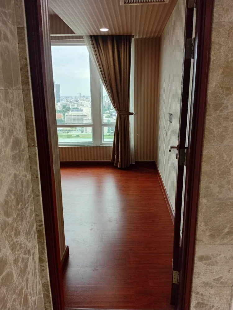House for sale, Ratchaprasong, 22nd floor, very high, very spacious, quiet corner room, suitable for relaxation, book now.