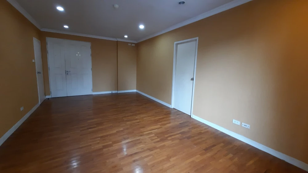 For sale: Baan Siri Sukhumvit Soi 10, empty room, very spacious area, comfortable, not cramped, people who like to decorate rooms must not miss.
