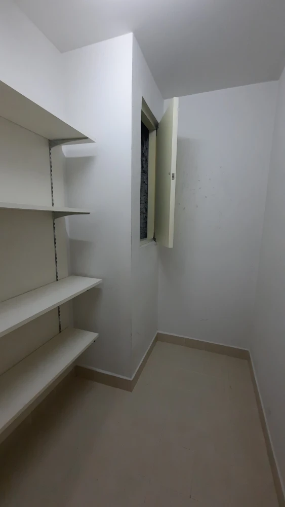 For sale: Baan Siri Sukhumvit Soi 10, empty room, very spacious area, comfortable, not cramped, people who like to decorate rooms must not miss.