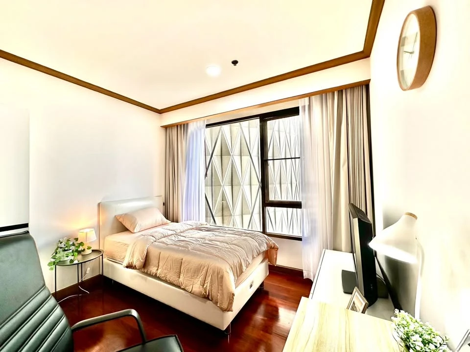 For sale: Chao Phraya house, Chao Phraya River view, luxurious atmosphere, spacious area, if you don't book, you'll really miss out.