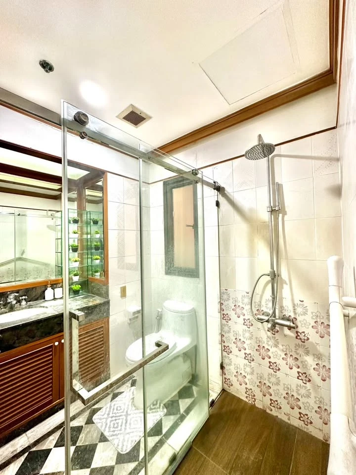 For sale: Chao Phraya house, Chao Phraya River view, luxurious atmosphere, spacious area, if you don't book, you'll really miss out.