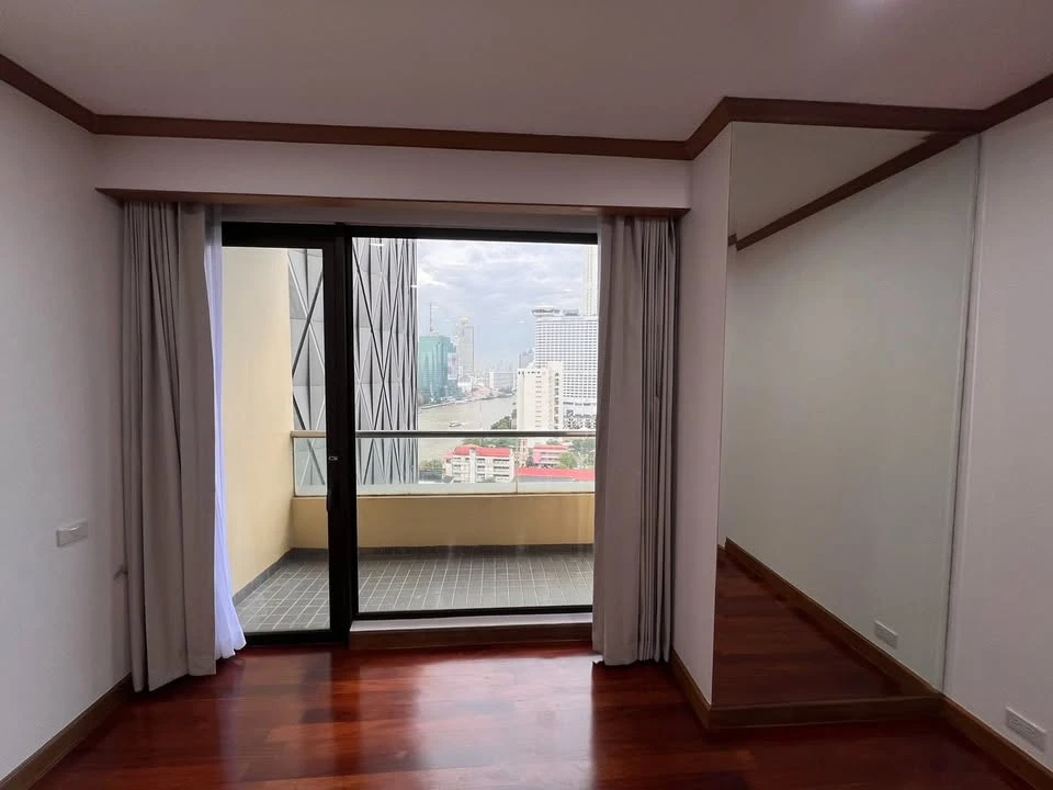 For sale: Chao Phraya house, Chao Phraya River view, luxurious atmosphere, spacious area, if you don't book, you'll really miss out.