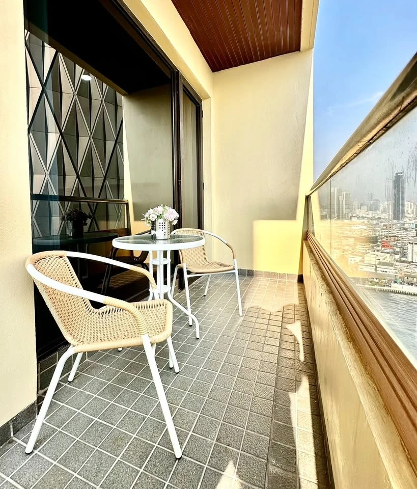 For sale: Chao Phraya house, Chao Phraya River view, luxurious atmosphere, spacious area, if you don't book, you'll really miss out.