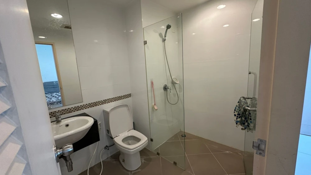 For sale: Premio Prime, spacious room, pool view, 2 bedrooms, 2 bathrooms, very large kitchen, first come first served.