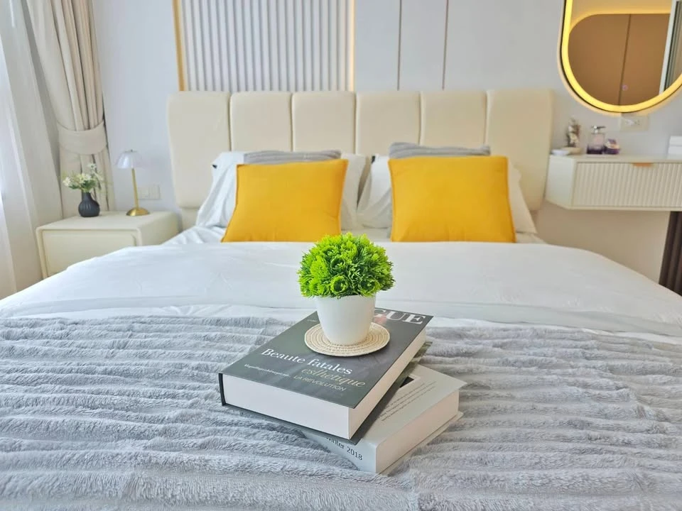 Plum Condo Nawamin for sale, 2nd floor, unobstructed view, fully furnished, separate kitchen area, ready to move in immediately.