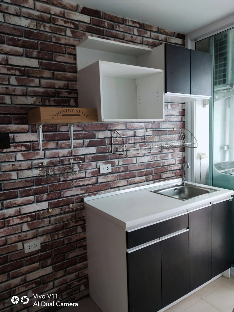 For sale: Plum Condo Phahon Yothin 89, with quality wallpaper, very comfortable blue color, complete with a set of furniture. Don't miss out!