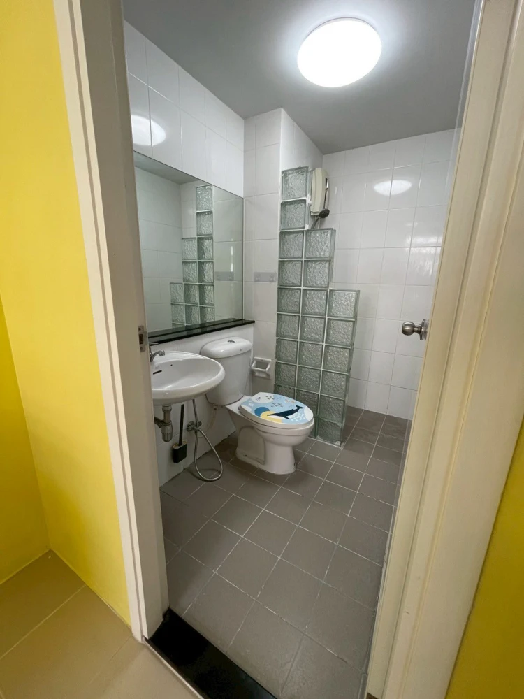 For sale: Plum Condo Phahon Yothin 89, empty room, clean, airy, people who like to decorate their rooms must not miss it.