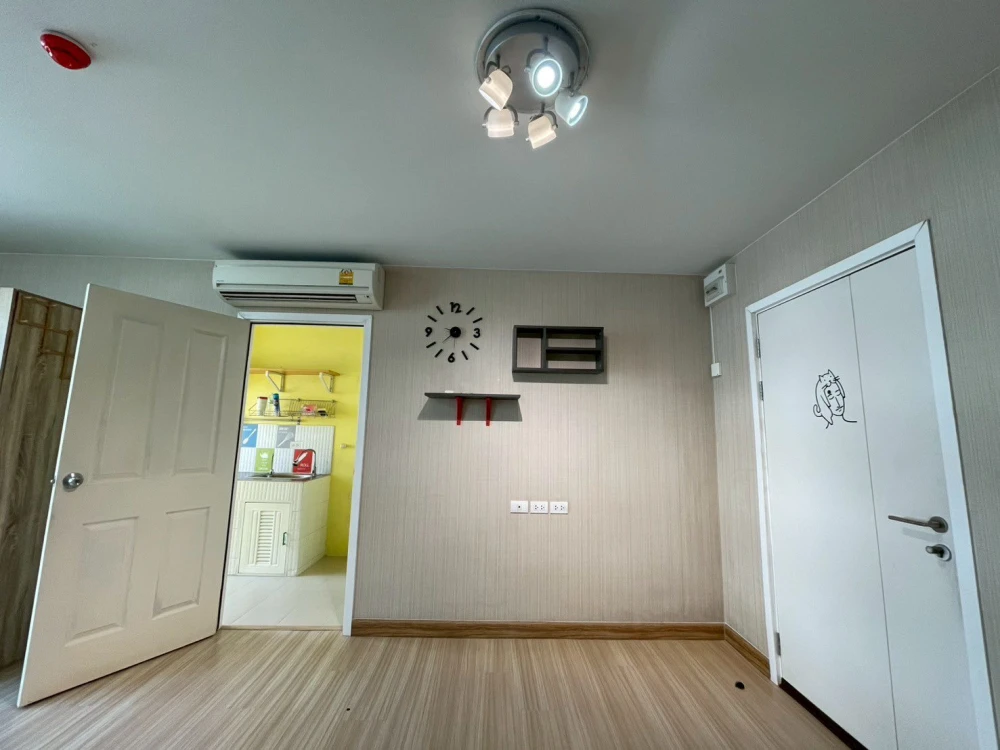 For sale: Plum Condo Phahon Yothin 89, empty room, clean, airy, people who like to decorate their rooms must not miss it.