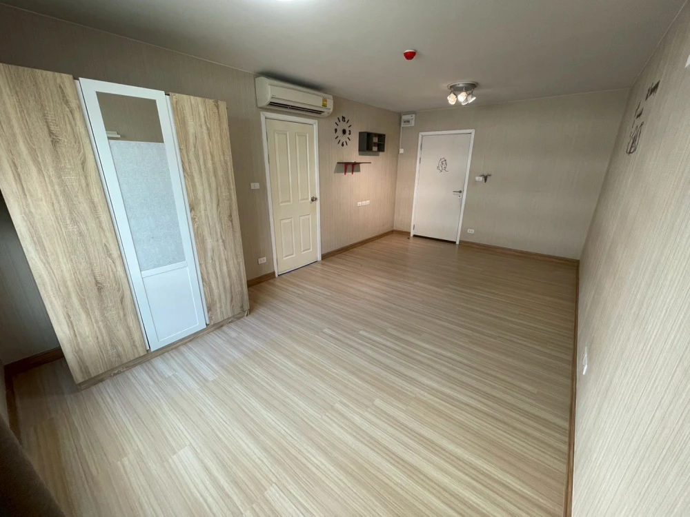 For sale: Plum Condo Phahon Yothin 89, empty room, clean, airy, people who like to decorate their rooms must not miss it.