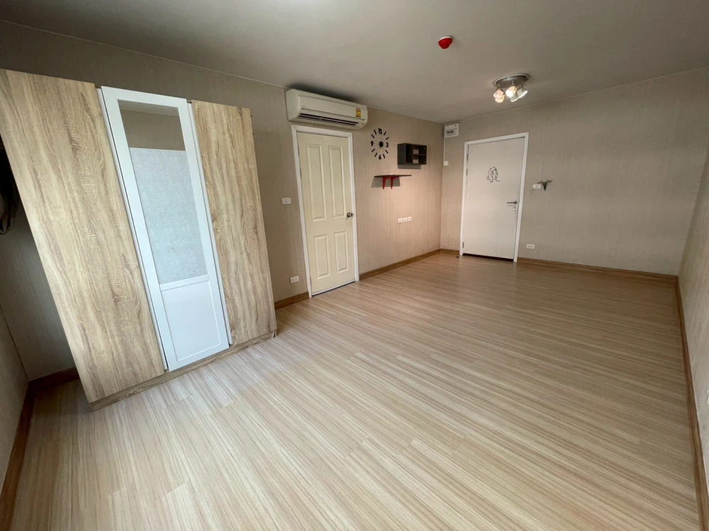 For sale: Plum Condo Phahon Yothin 89, empty room, clean, airy, people who like to decorate their rooms must not miss it.