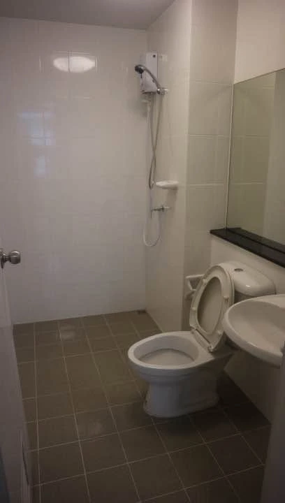 Plum Condo Phaholyothin 89 for sale. The unit is well-divided into zones, with sliding glass doors separating the living area at the back. Don't miss