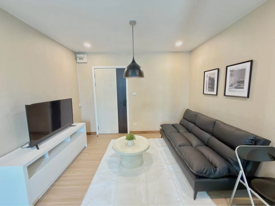 Plum Condo Phahonyothin 89, Phase 1, Building 1B, 7th floor for sale. Simply but beautifully decorated and very livable. Book now!