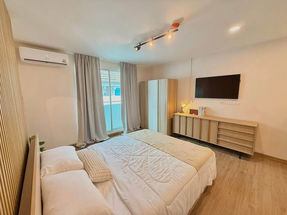 Plum Condo Phaholyothin 89 for sale, Phase 3, Building B, 8th floor. Fully furnished and ready to move in. Everything shown in the pictures is include
