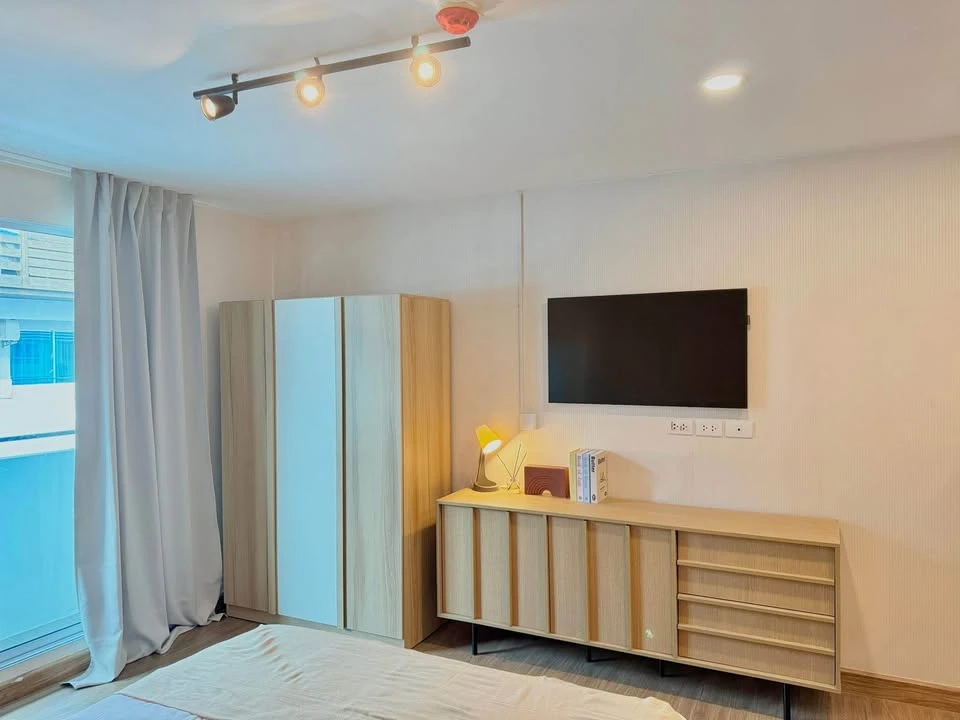 Plum Condo Phaholyothin 89 for sale, Phase 3, Building B, 8th floor. Fully furnished and ready to move in. Everything shown in the pictures is include