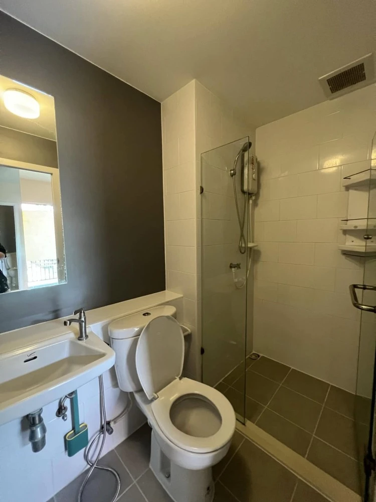 For sale or rent Plum Condo Park Rangsit Phase 3, decorated cutely enough to make life colorful. Swimming pool view. Excellent like this, reserve now.