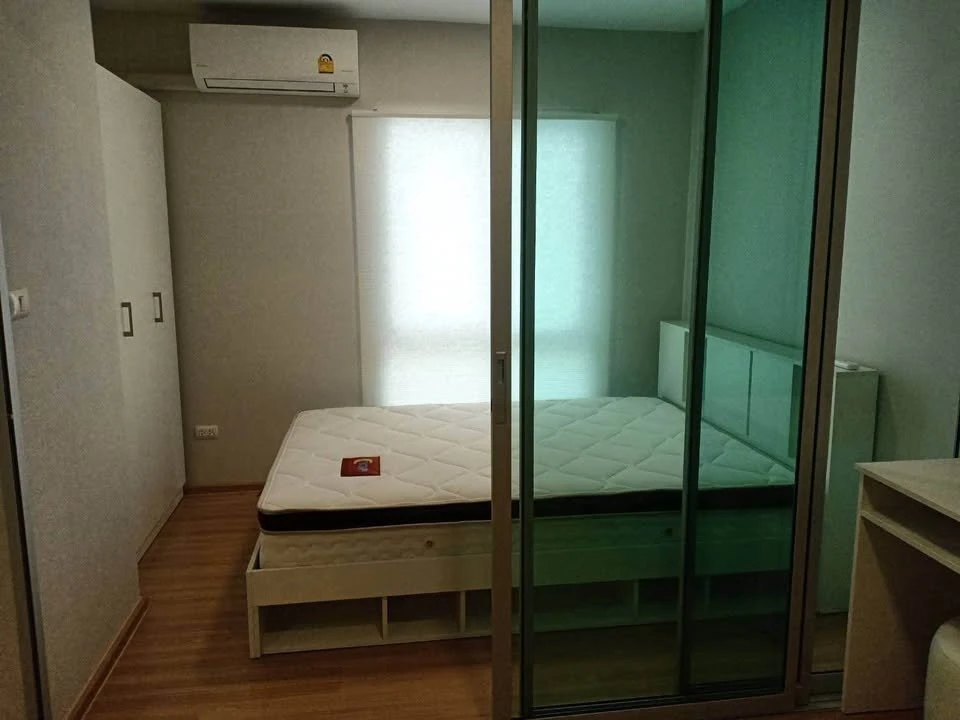 Plum Condo Mix Chaengwattana for sale. Low-rise condo, unit on the 2nd floor. Great location, convenient access to food. Book now!