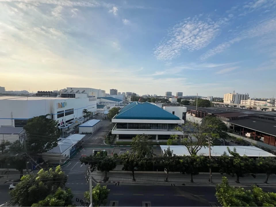 For sale: Plum Condo Mix Chaengwattana, Building E, 7th floor, no blocked view, best location in the project, great value, hurry and book now!