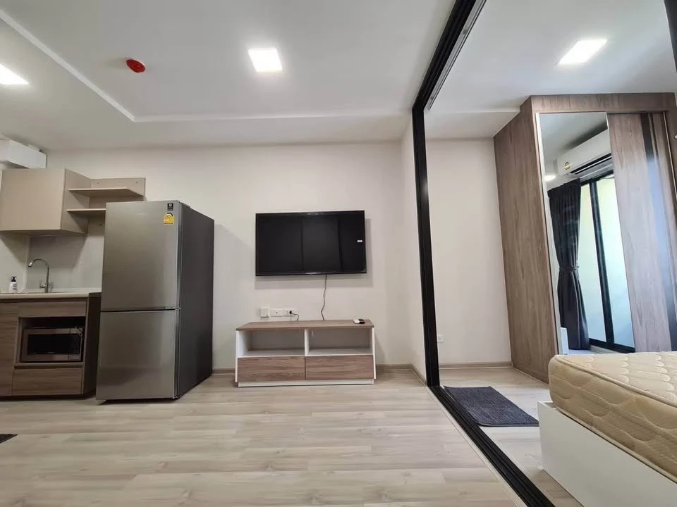 For sale: Plum Condo Saphan Mai Station, well-proportioned rooms, complete with electrical appliances, very attractive for booking.