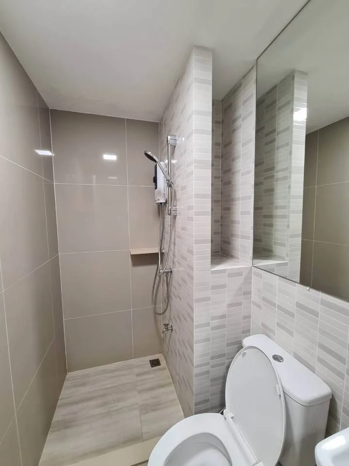 For sale: Plum Condo Saphan Mai Station, well-proportioned rooms, complete with electrical appliances, very attractive for booking.