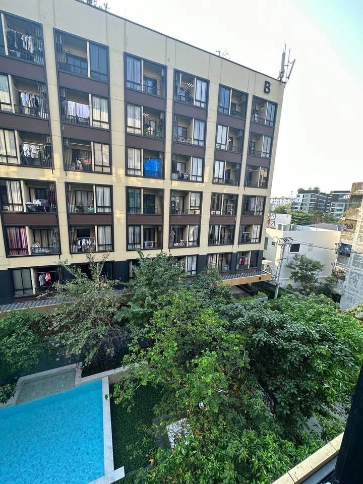 Plum Condo Saphan Mai Station for sale, 5th floor, pool view, fully furnished with good quality basic furniture. Book now!