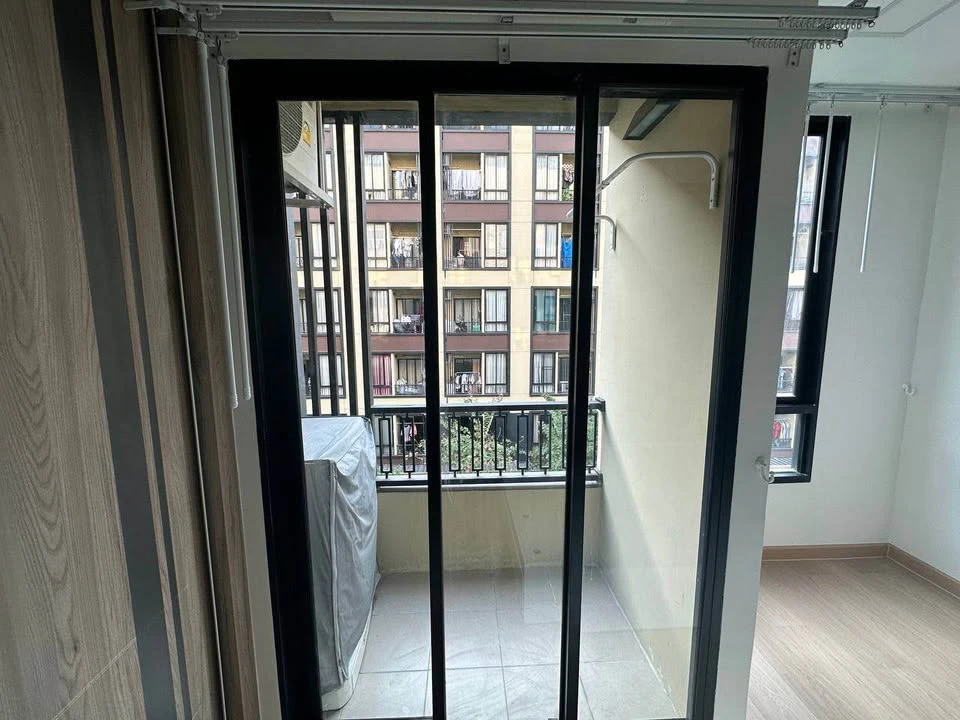 Plum Condo Saphan Mai Station for sale, 5th floor, pool view, fully furnished with good quality basic furniture. Book now!