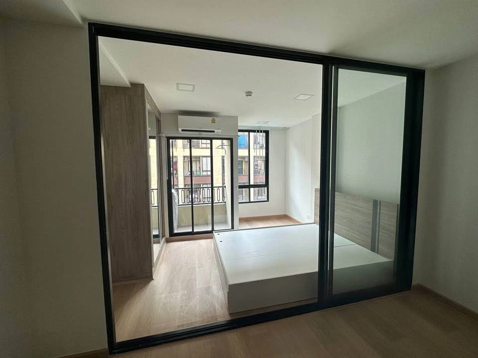 Plum Condo Saphan Mai Station for sale, 5th floor, pool view, fully furnished with good quality basic furniture. Book now!