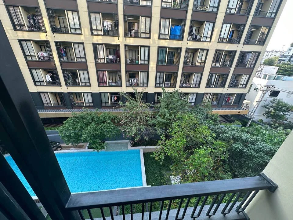 Plum Condo Saphan Mai Station for sale, 5th floor, pool view, fully furnished with good quality basic furniture. Book now!
