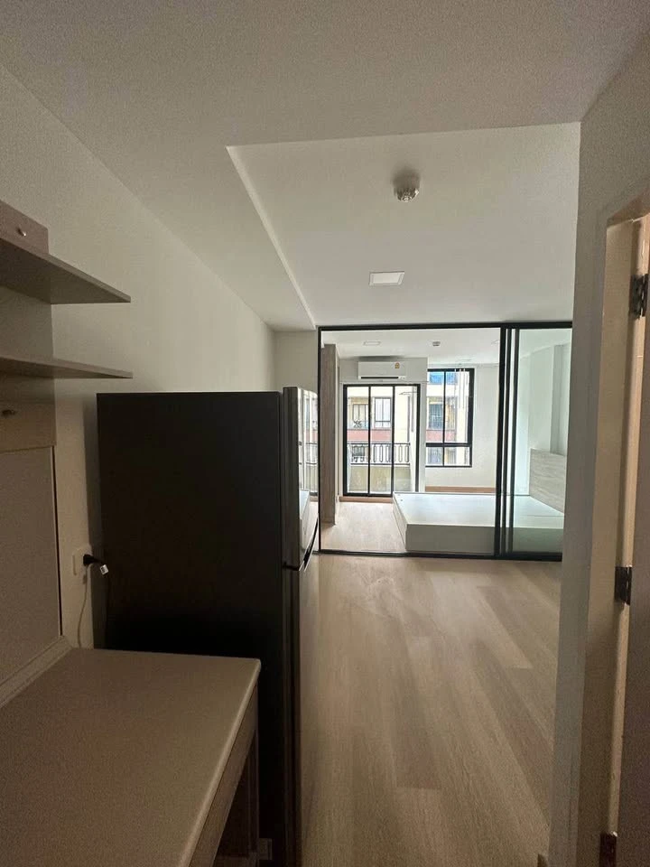 Plum Condo Saphan Mai Station for sale, 5th floor, pool view, fully furnished with good quality basic furniture. Book now!