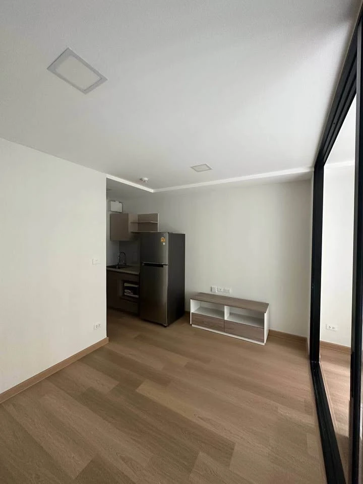 Plum Condo Saphan Mai Station for sale, 5th floor, pool view, fully furnished with good quality basic furniture. Book now!
