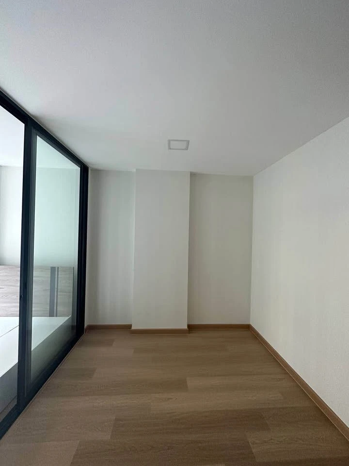 Plum Condo Saphan Mai Station for sale, 5th floor, pool view, fully furnished with good quality basic furniture. Book now!