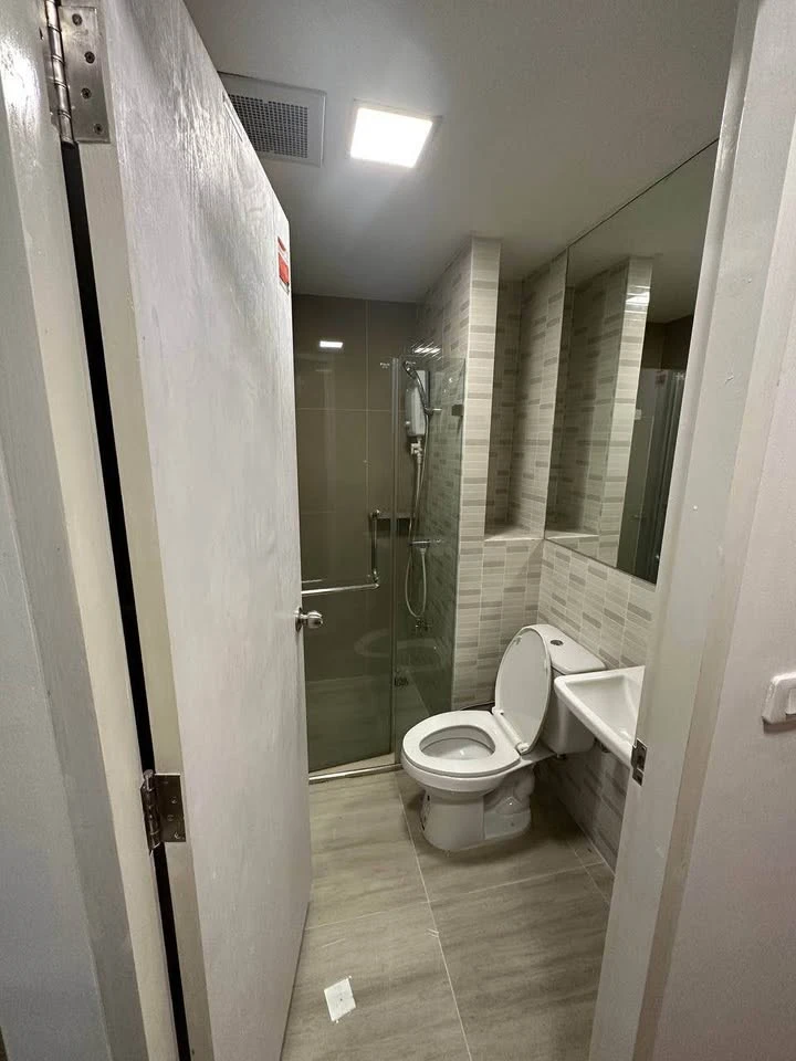 Plum Condo Saphan Mai Station for sale, 5th floor, pool view, fully furnished with good quality basic furniture. Book now!