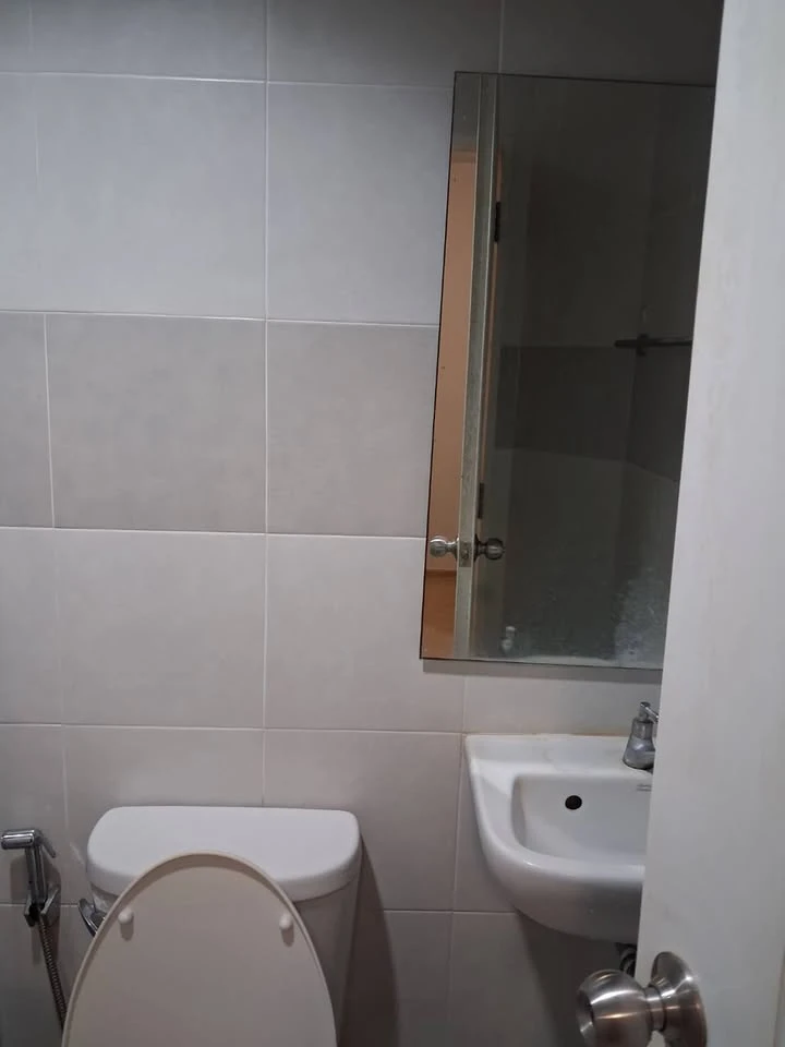 Plum Condo Samakee for sale. Empty unit in good condition, ready for you to decorate yourself. A must-have for those who enjoy decorating their own ro