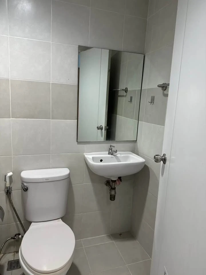 For sale: Plum Condo Samakkhi, Building D, 1st floor, no need to take the elevator, convenient entry and exit, all rooms are blue, don't miss it.