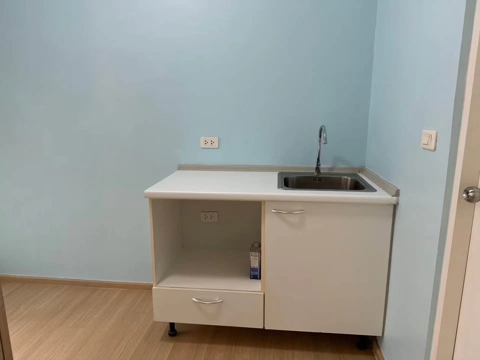 For sale: Plum Condo Samakkhi, Building D, 1st floor, no need to take the elevator, convenient entry and exit, all rooms are blue, don't miss it.