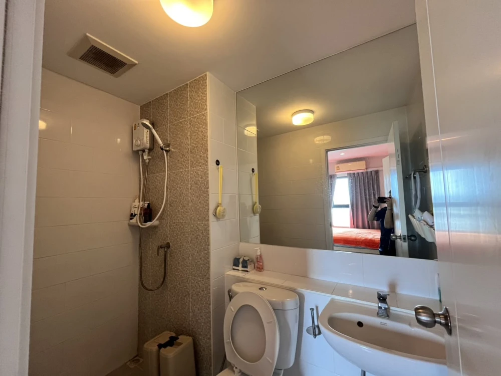 For sale: Plum Condo Central Westgate (Phase 1). Move-in ready unit with full amenities—an amazing deal! Buy now!